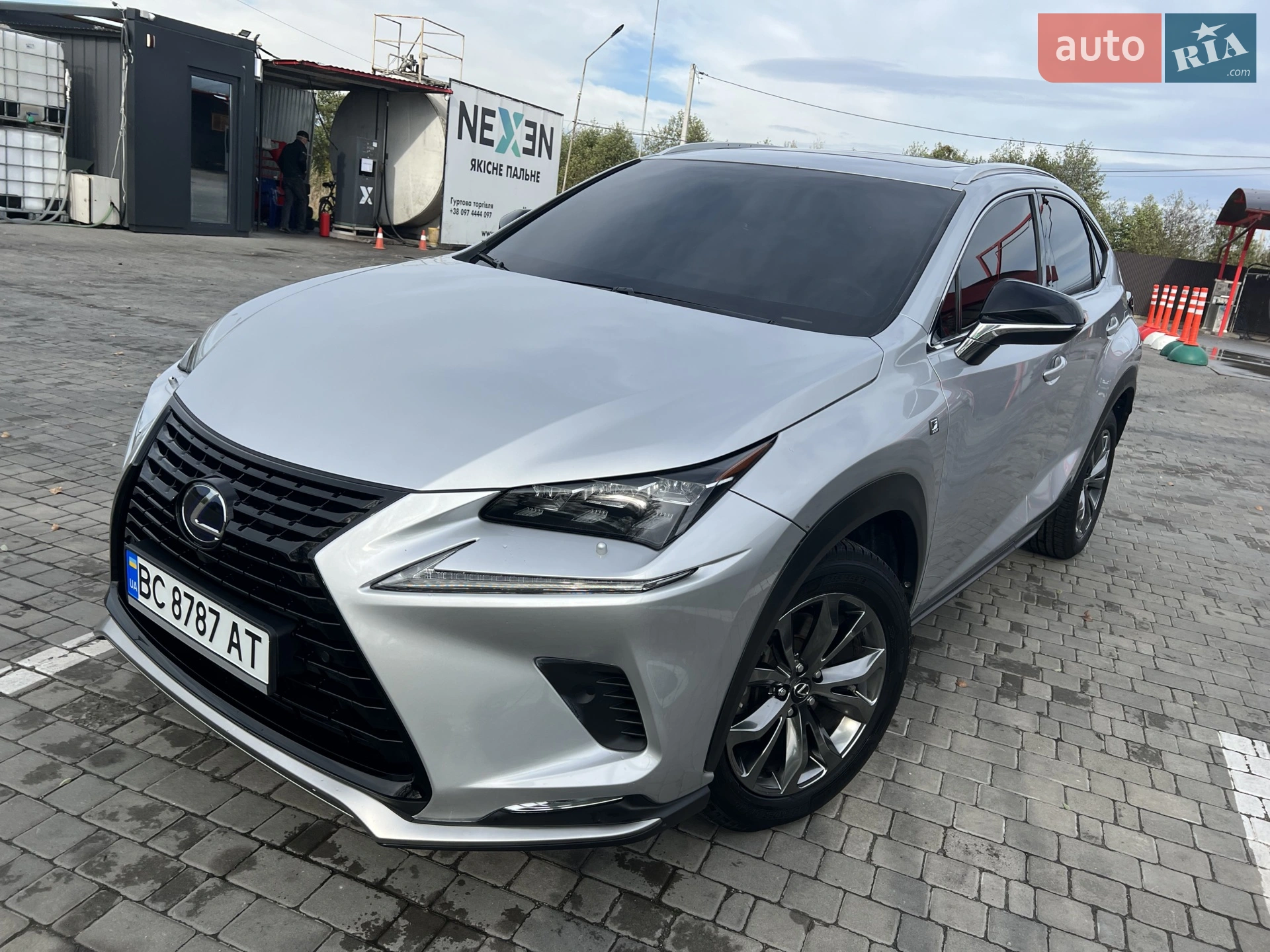 Lexus NX, 2015