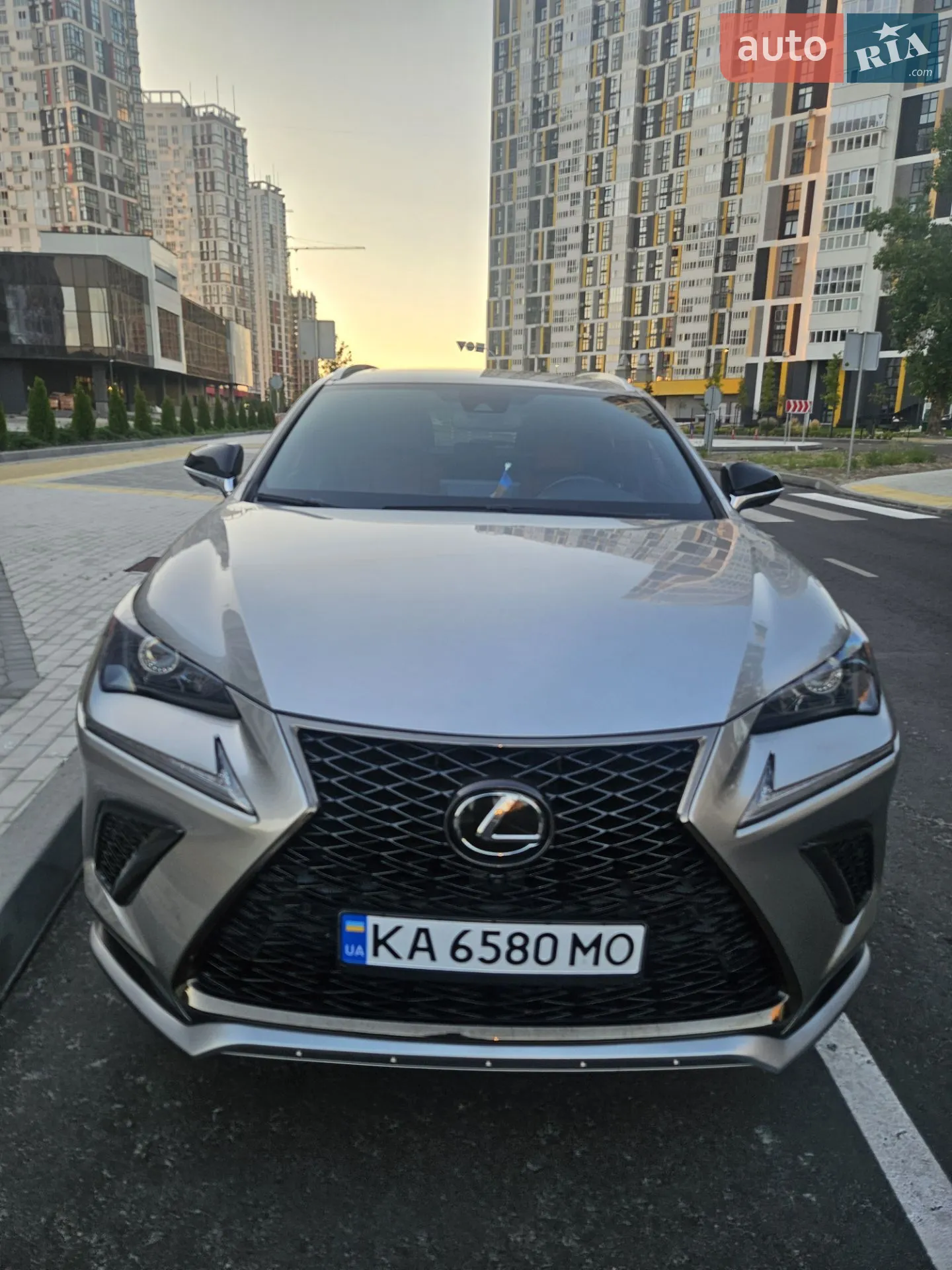 Lexus NX, 2020