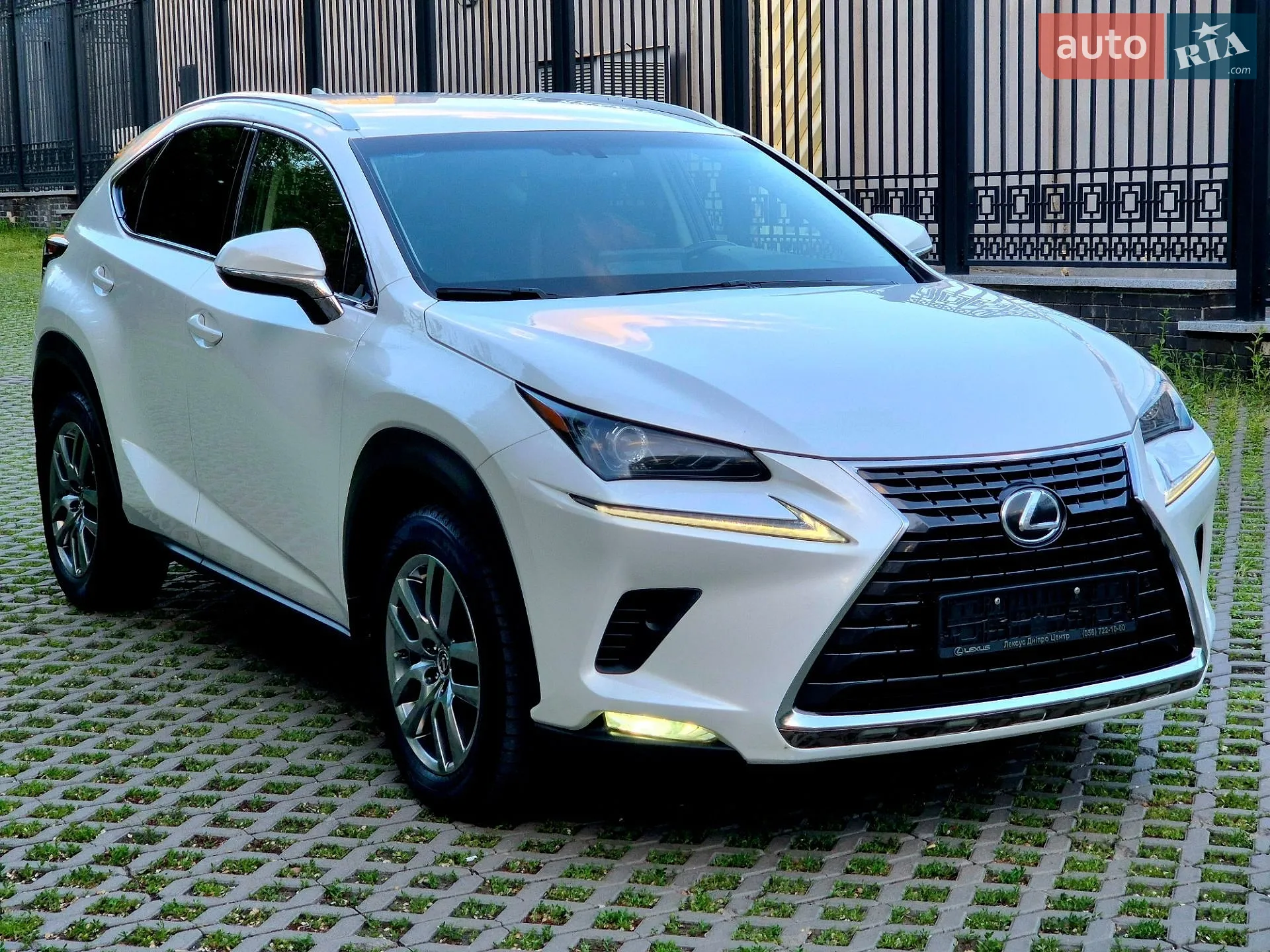 Lexus NX, 2017