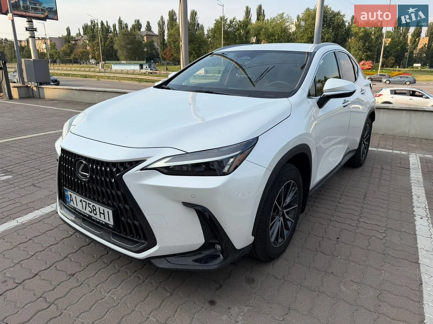 Lexus NX, 2025