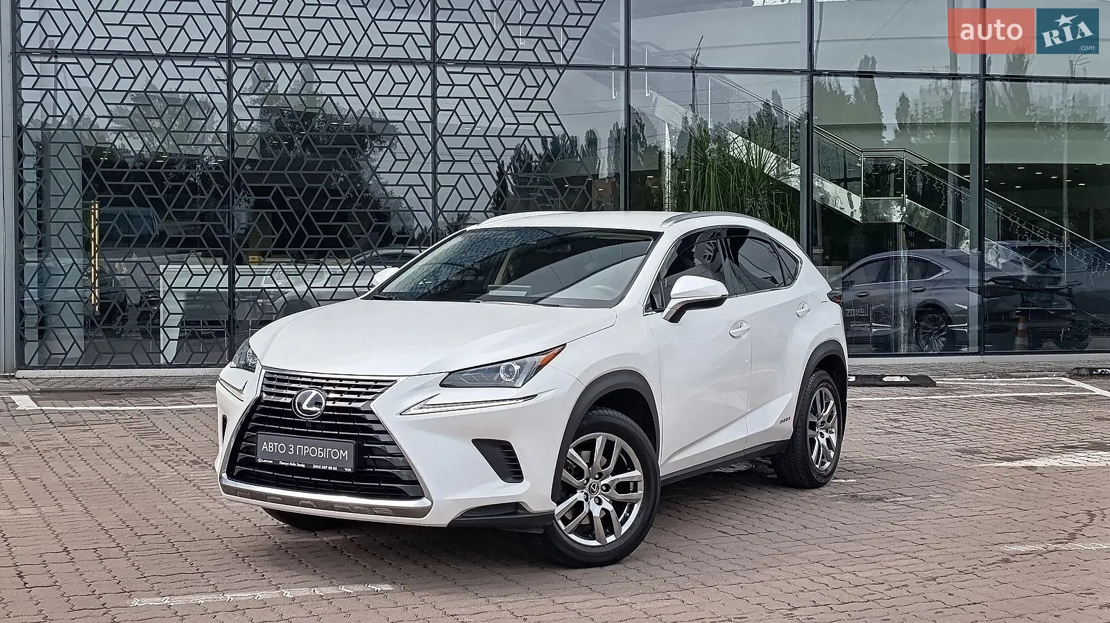 Lexus NX, 2021