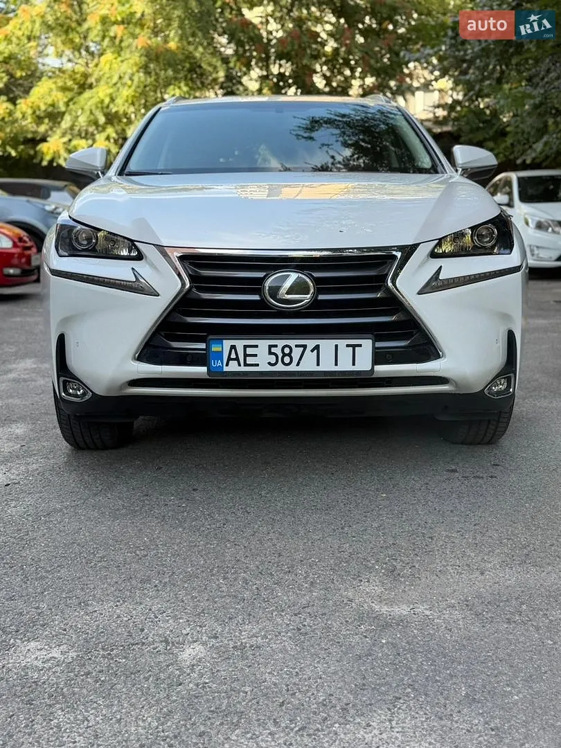 Lexus NX, 2016