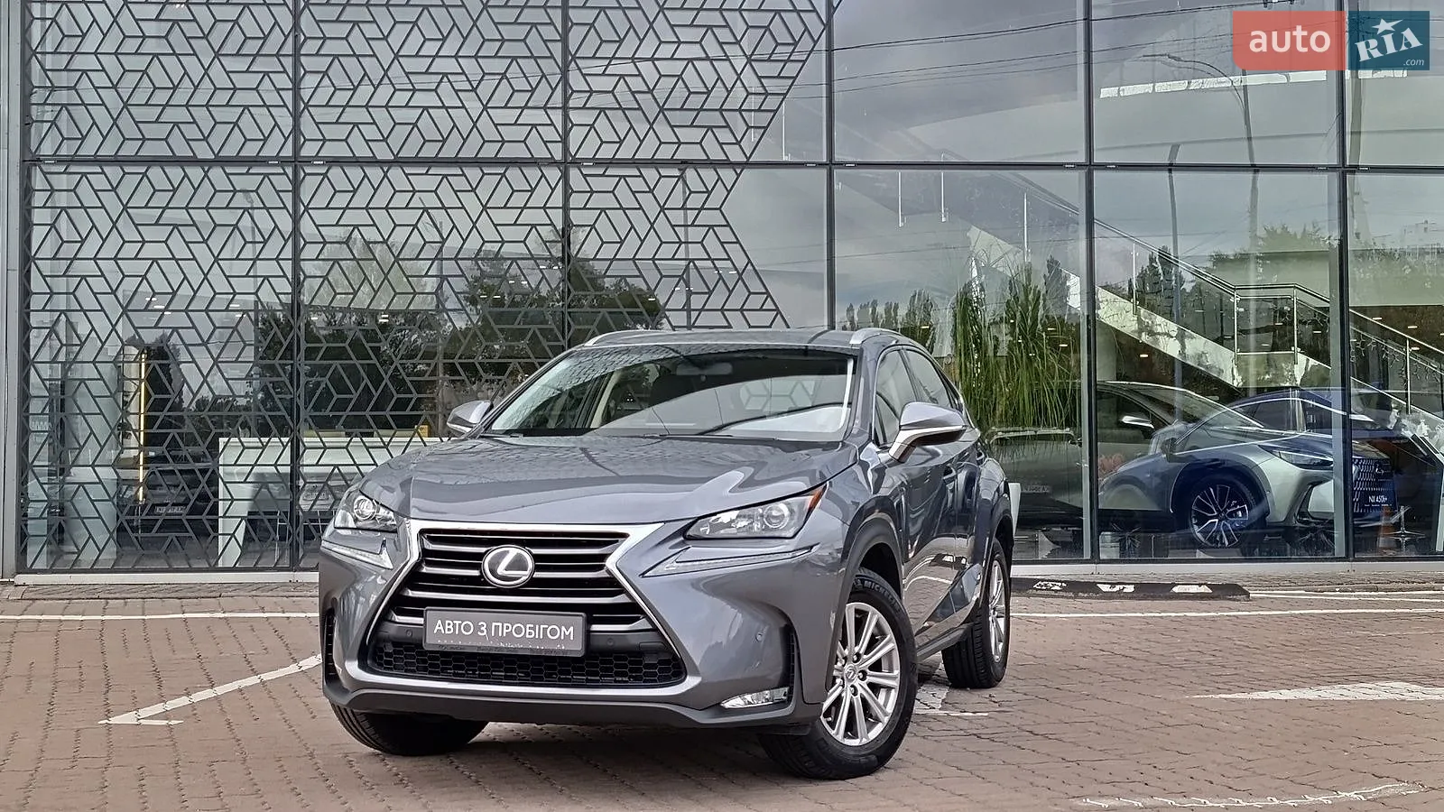 Lexus NX, 2016