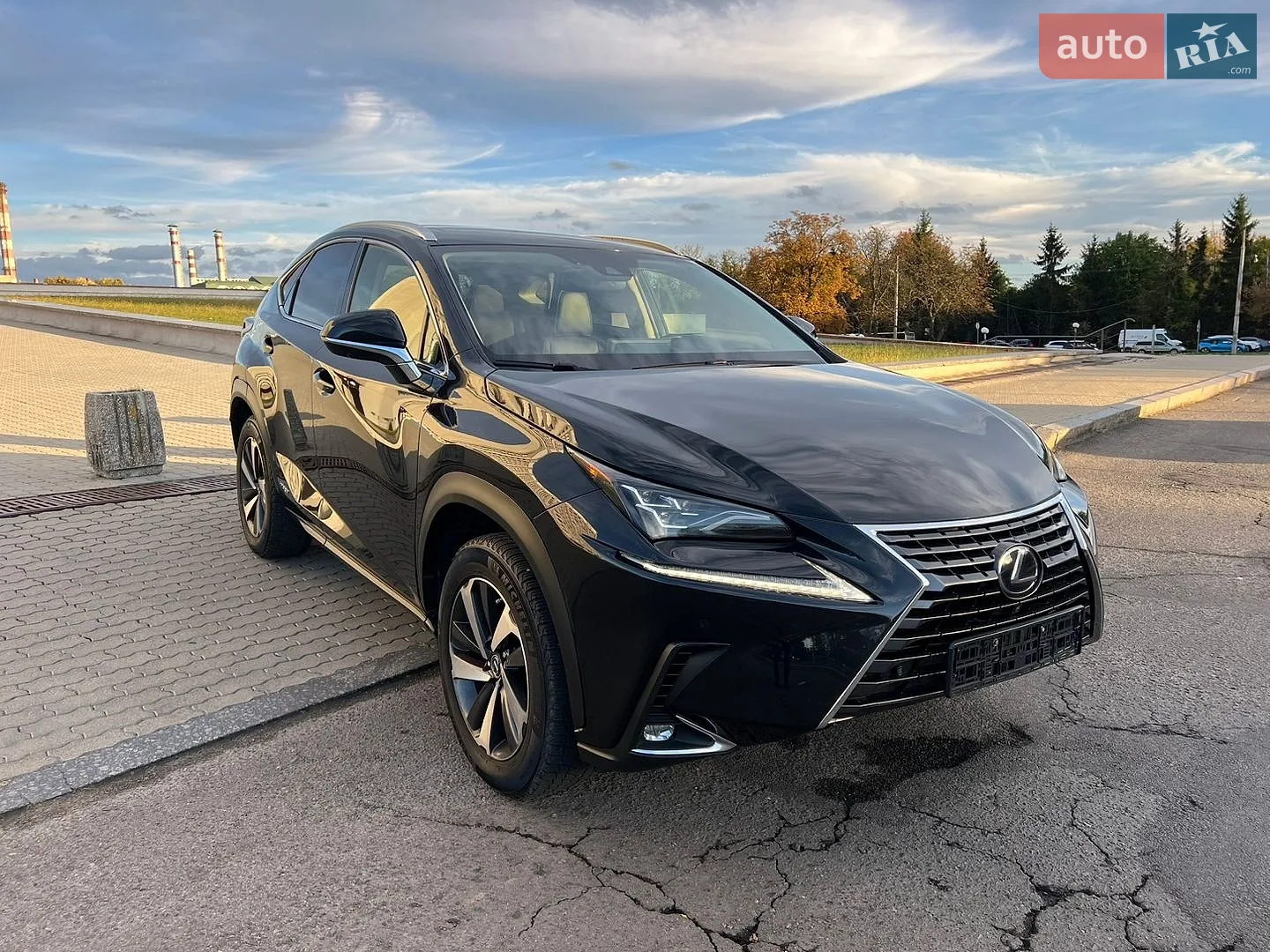 Lexus NX, 2020