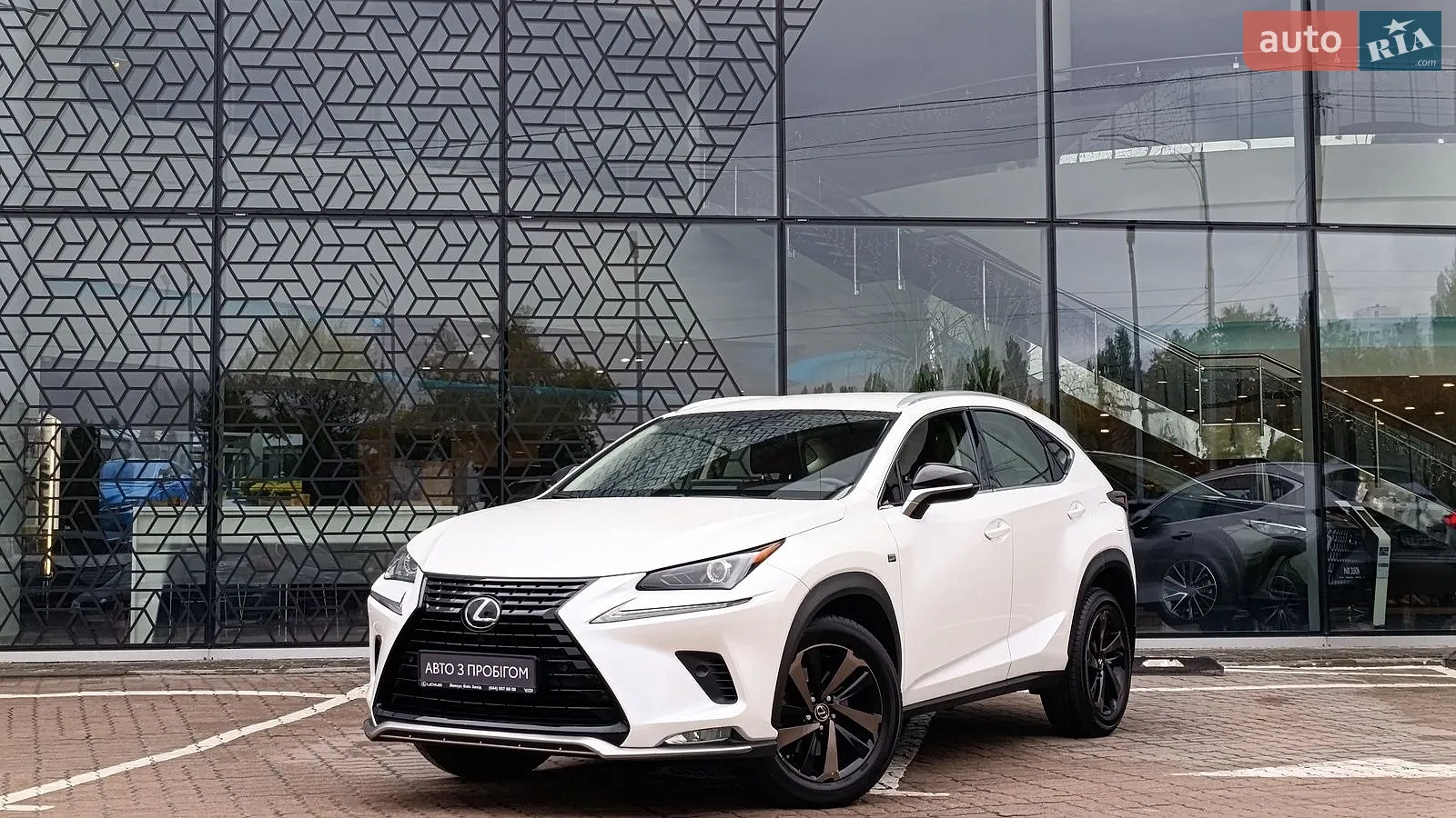 Lexus NX, 2020