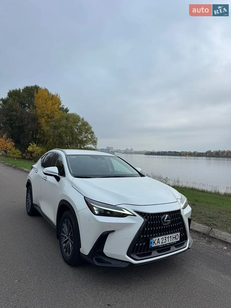 Lexus NX, 2022