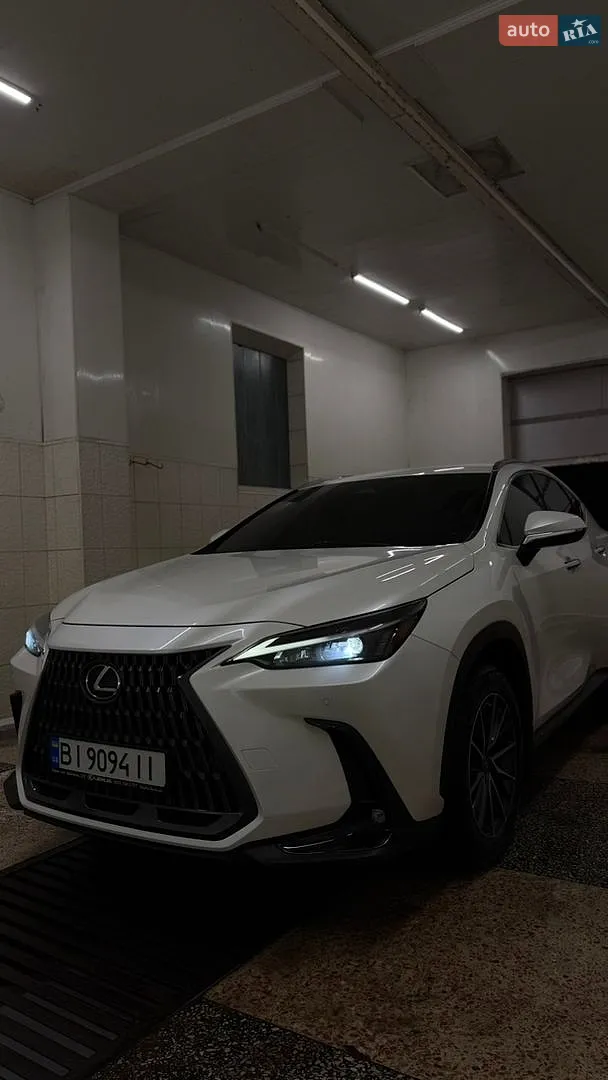 Lexus NX, 2022