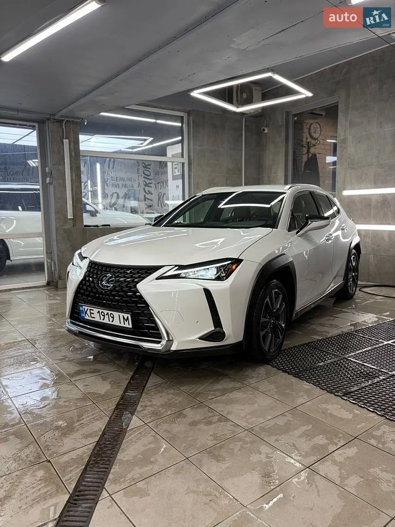 Lexus UX 2021 — 1