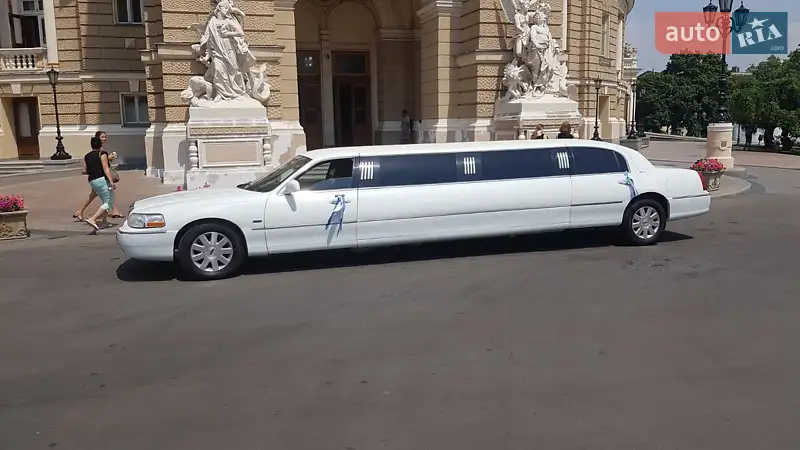 Lincoln Town Car, 2003