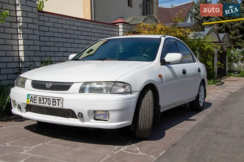 Mazda 323, 1998