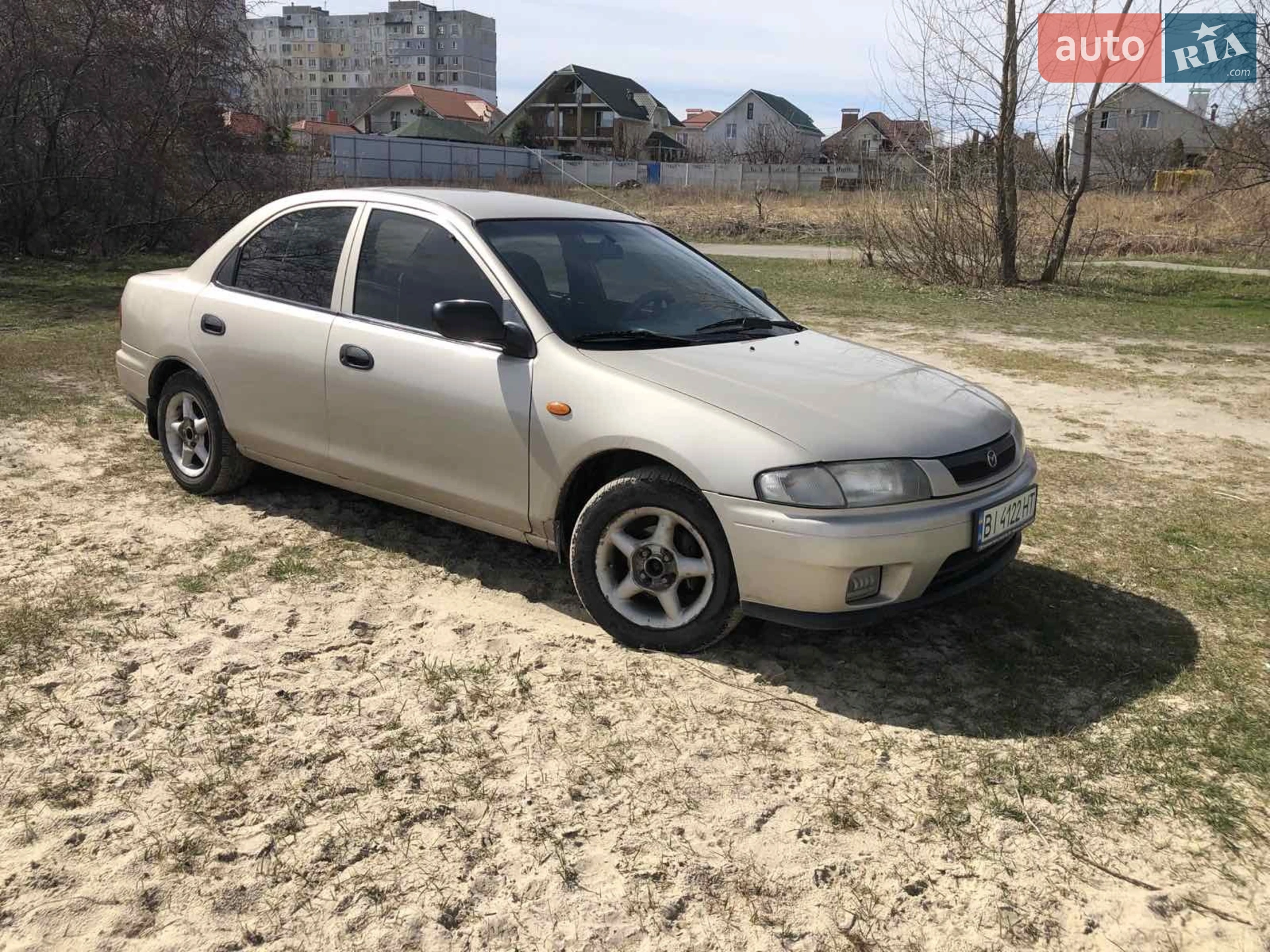 Mazda 323, 1998