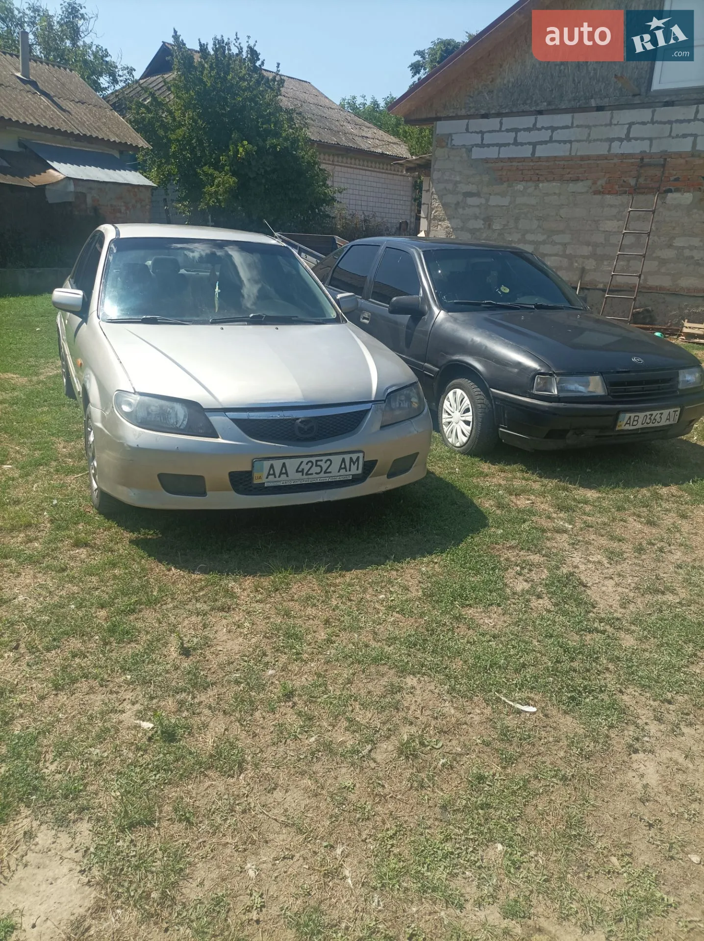 Mazda 323, 2001