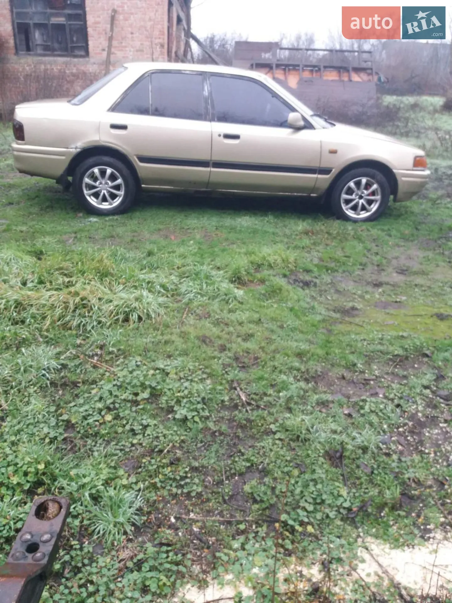 Mazda 323, 1992
