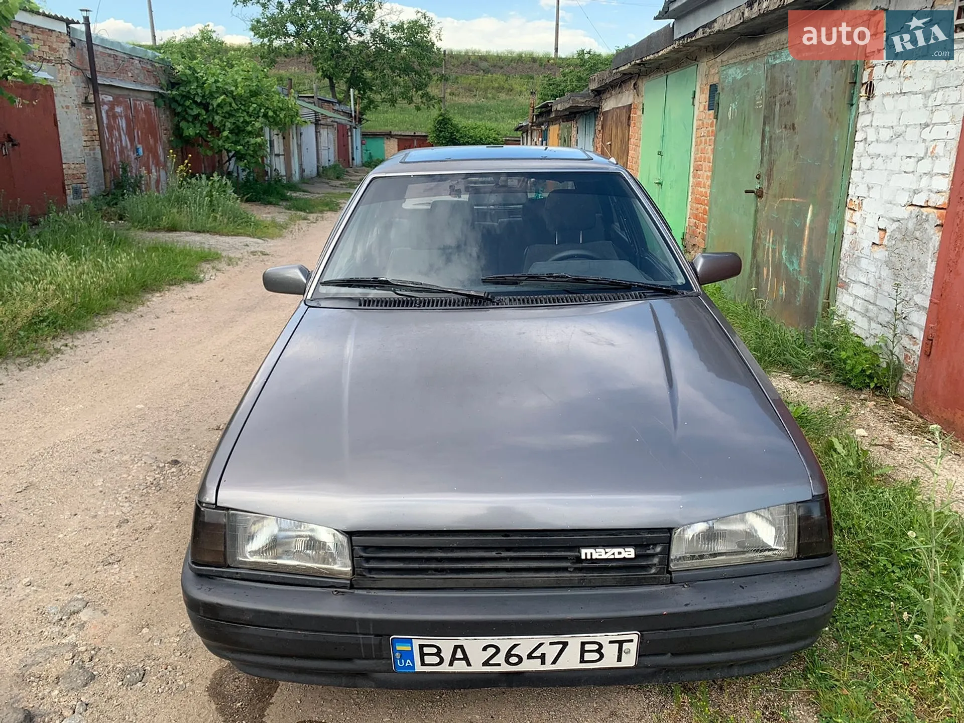 Mazda 323, 1988