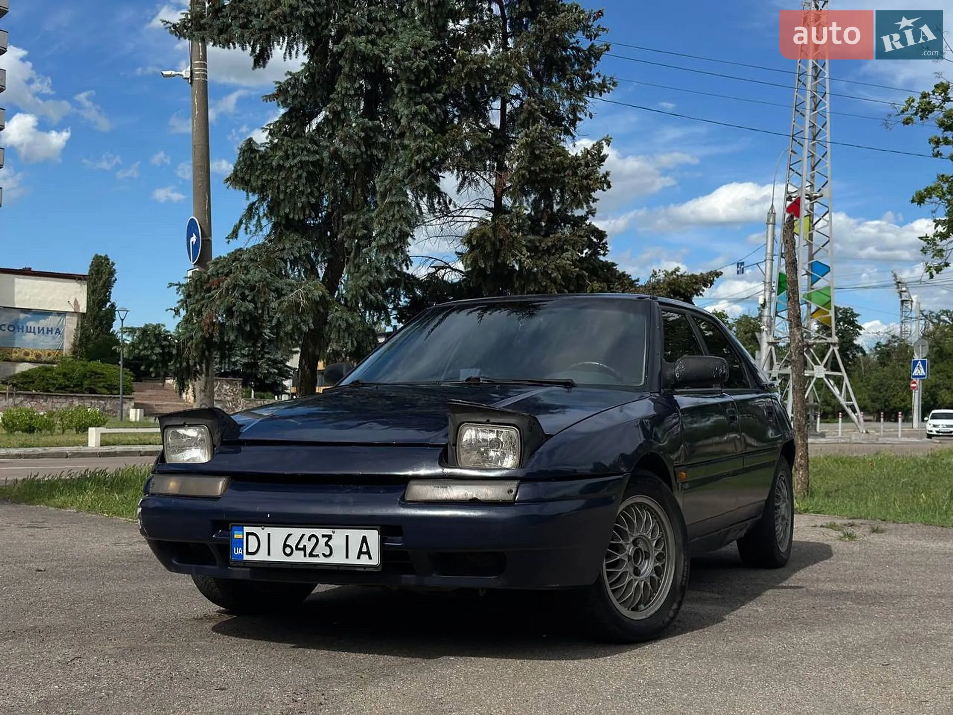 Mazda 323, 1990