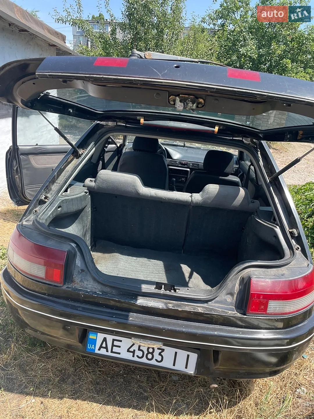 Mazda 323, 1989