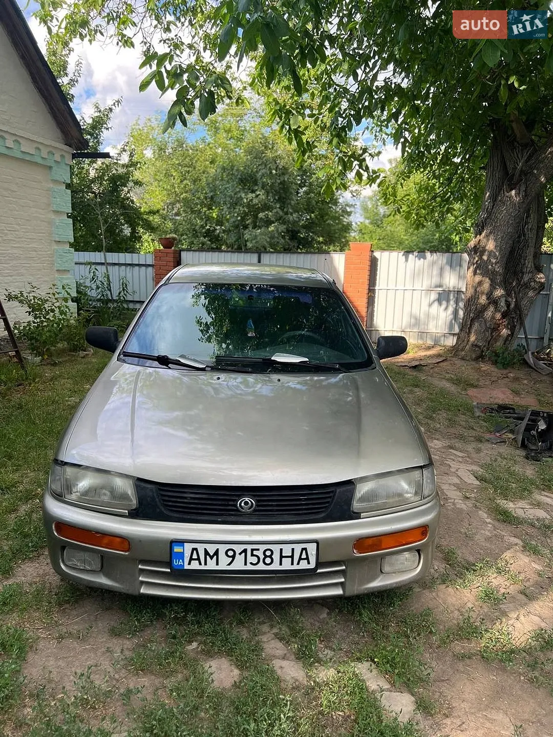 Mazda 323, 1997