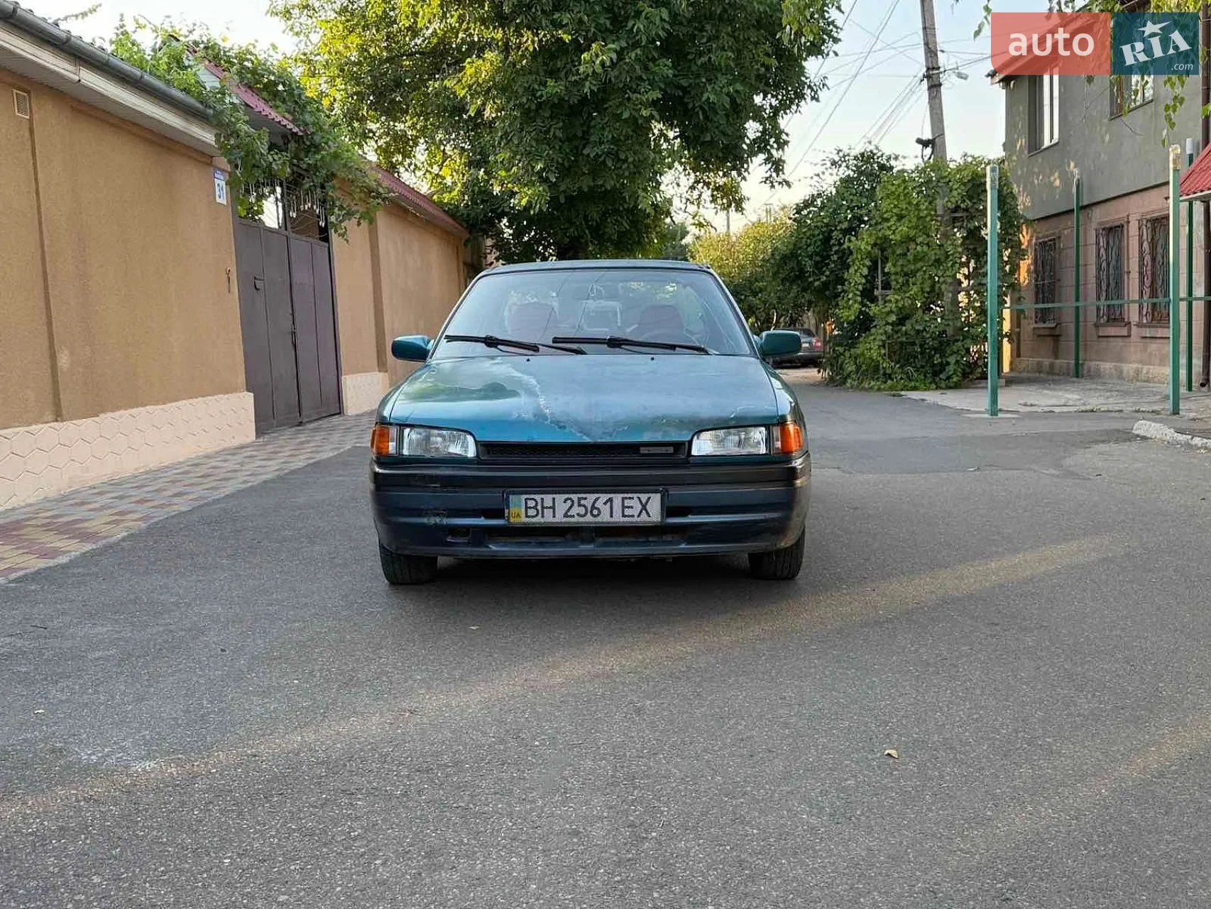 Mazda 323, 1992