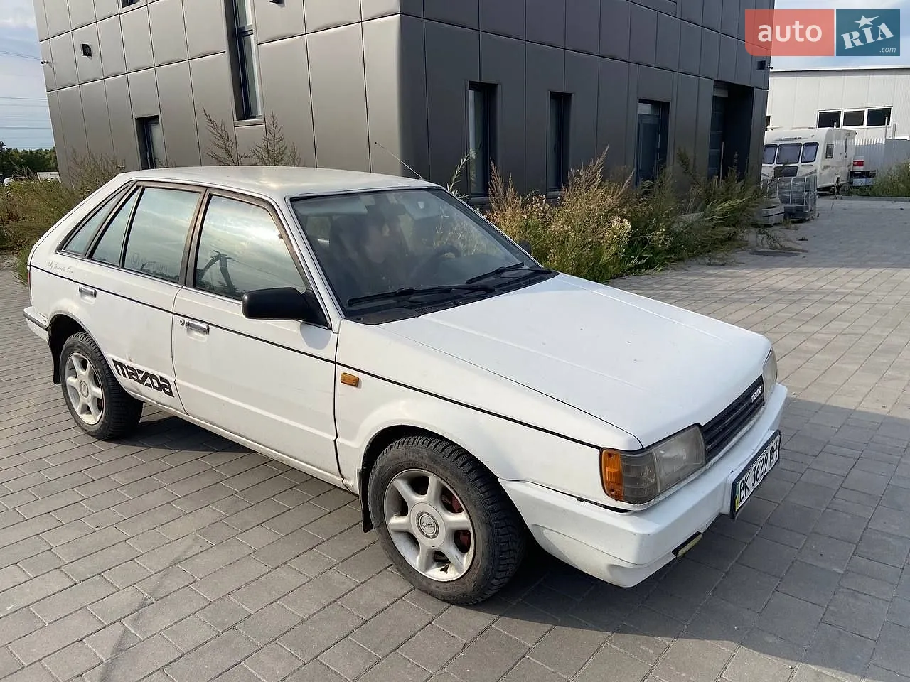 Mazda 323, 1986