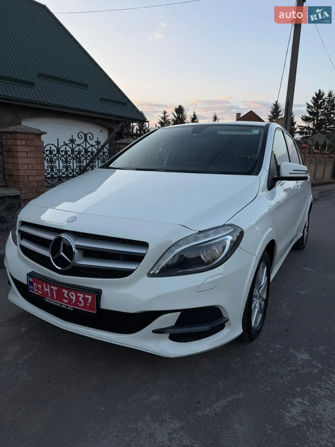 Mercedes-Benz B-Class 2016 — 1