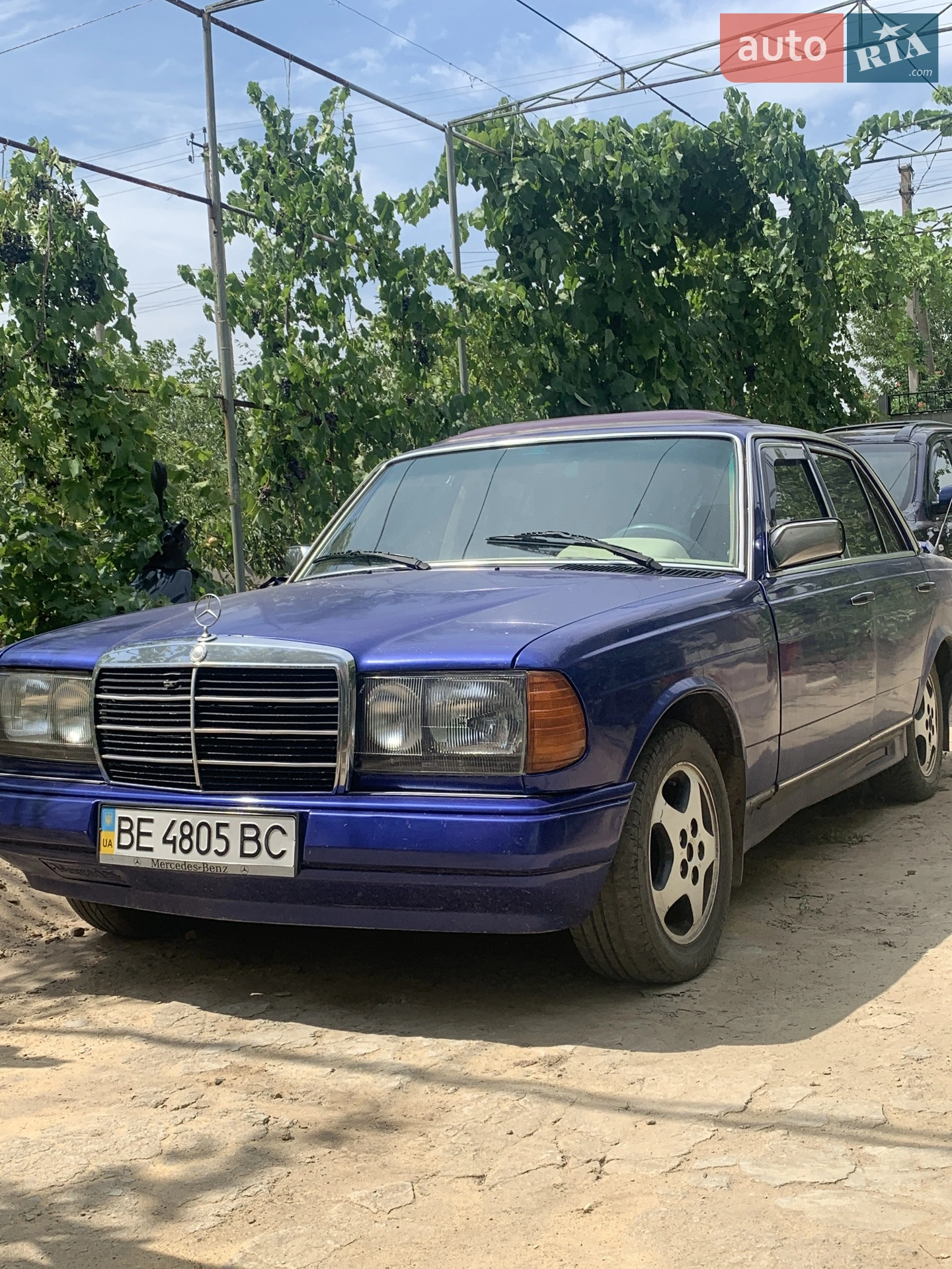 Mercedes-Benz E-Class, 1982