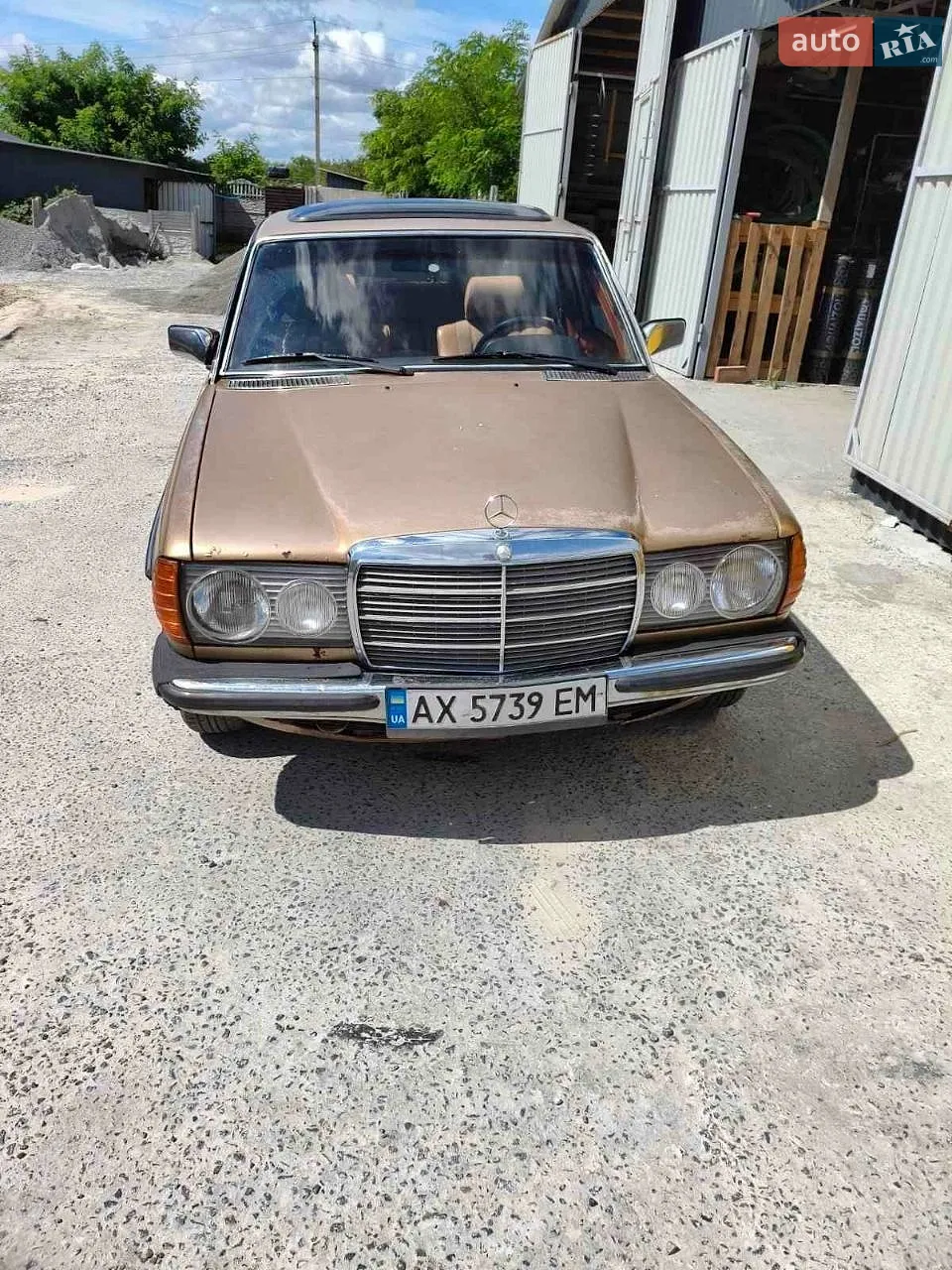 Mercedes-Benz E-Class, 1981
