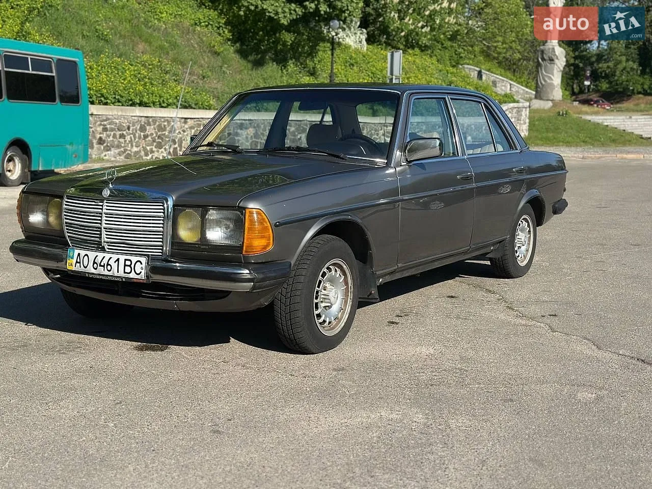 Mercedes-Benz E-Class, 1984