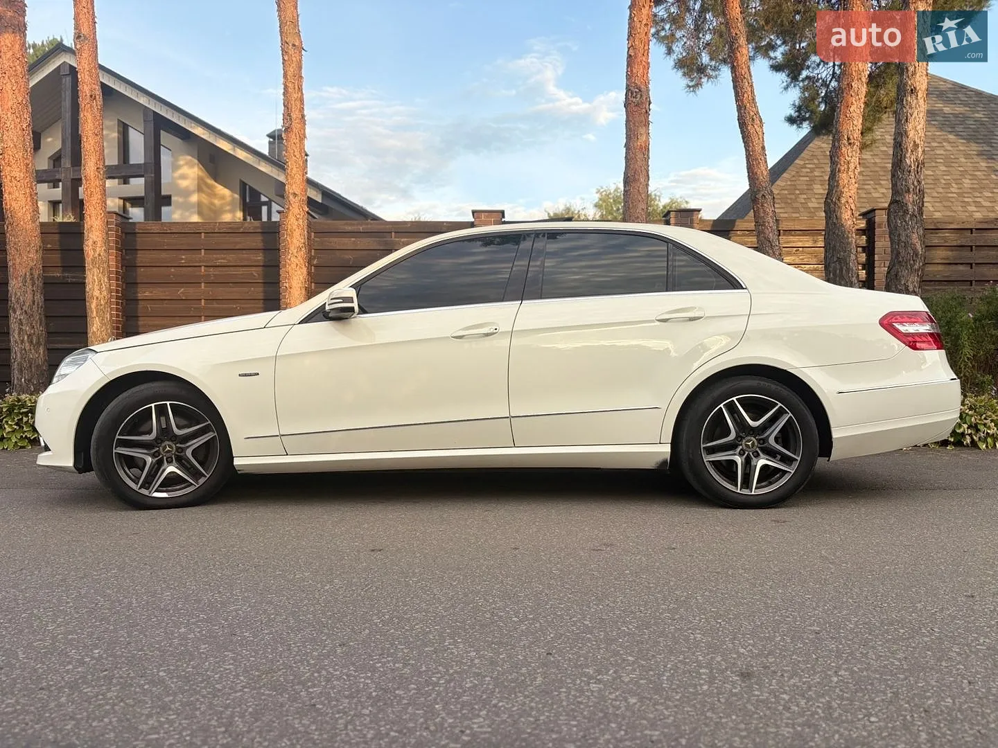 Mercedes-Benz E-Class, 2010