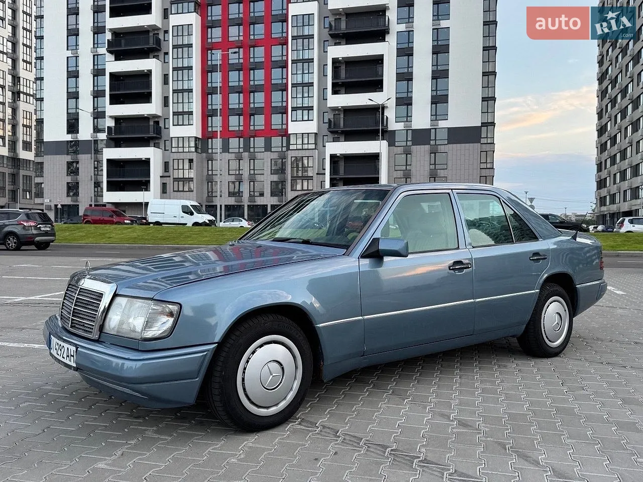 Mercedes-Benz E-Class, 1993