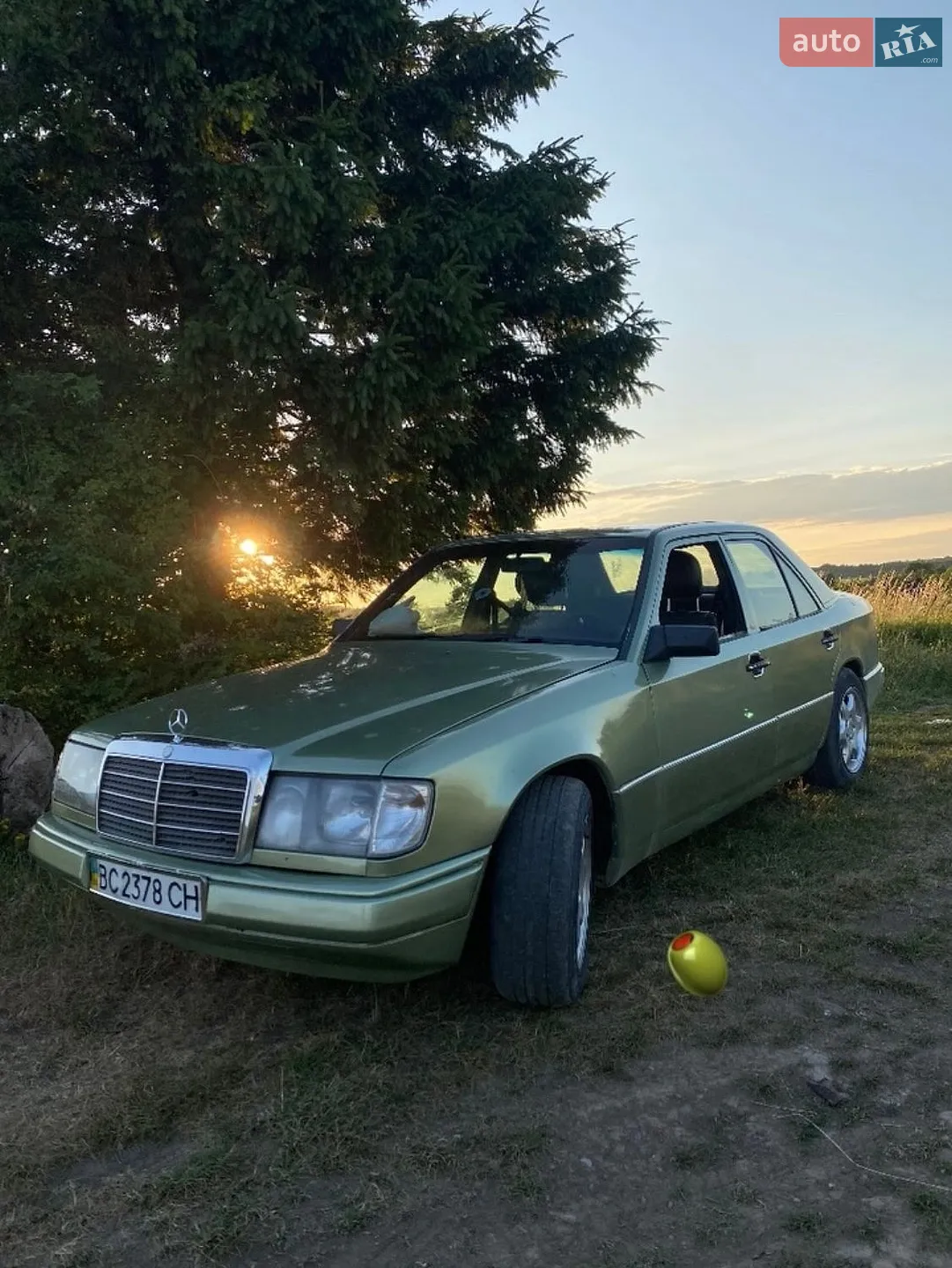 Mercedes-Benz E-Class, 1987