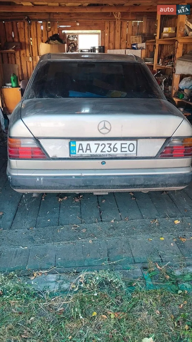 Mercedes-Benz E-Class, 1989