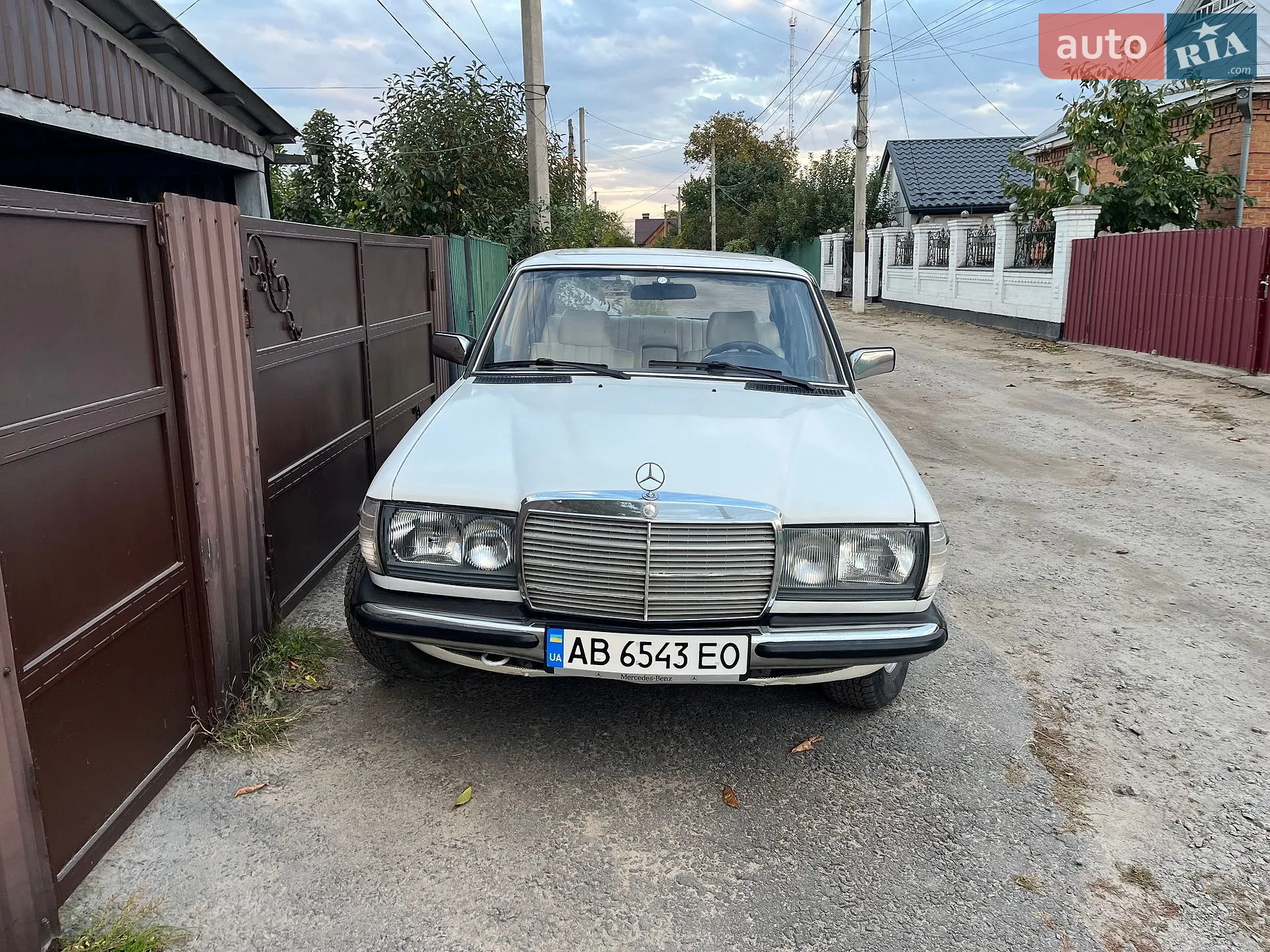 Mercedes-Benz E-Class, 1982