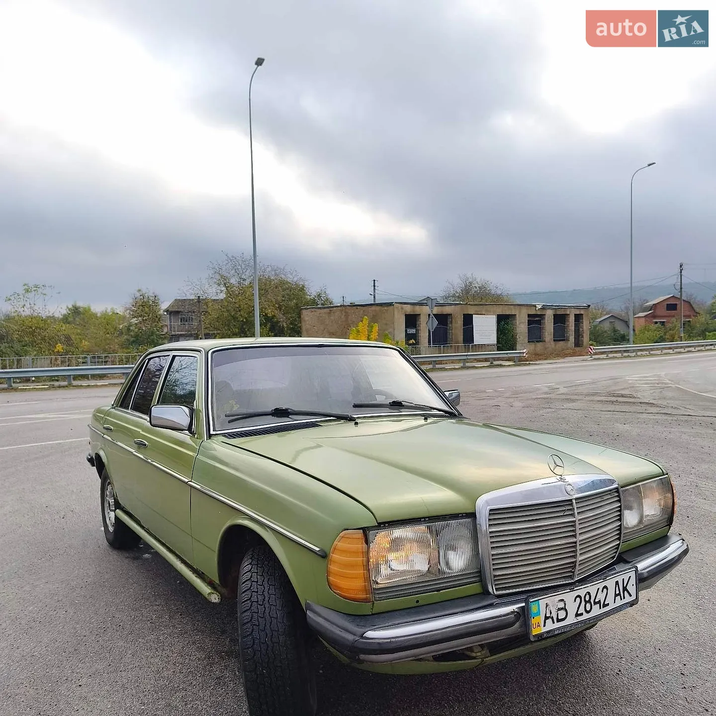 Mercedes-Benz E-Class, 1981