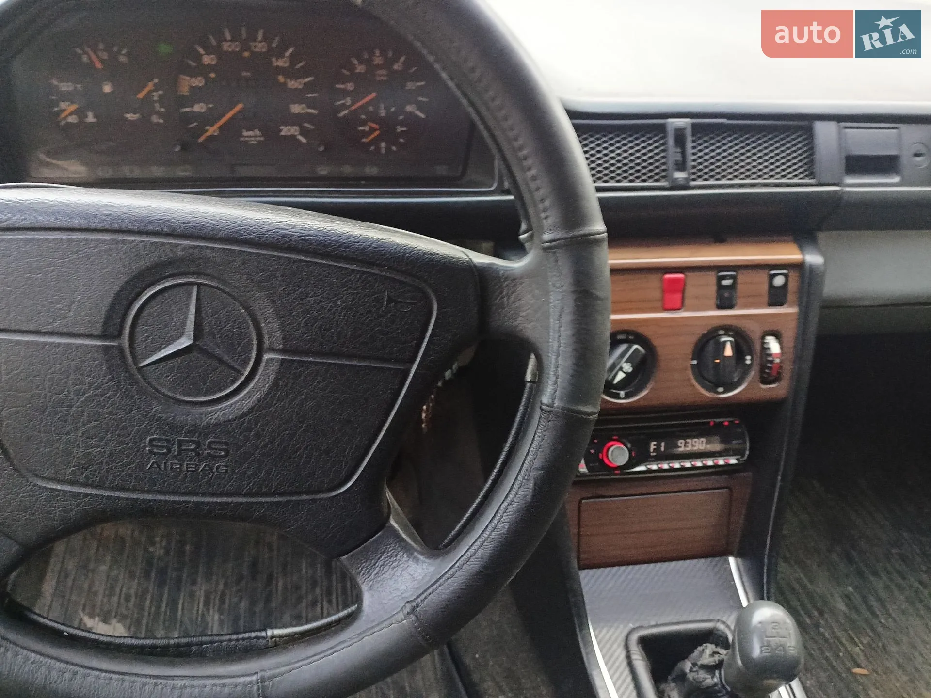 Mercedes-Benz E-Class, 1988