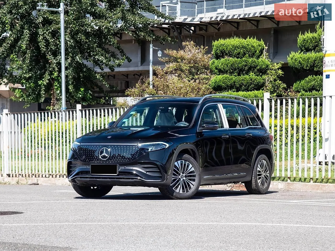 Mercedes-Benz EQB, 2025