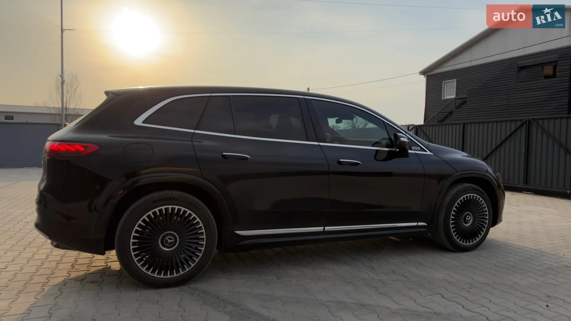 Mercedes-Benz EQS SUV 2023 — 1