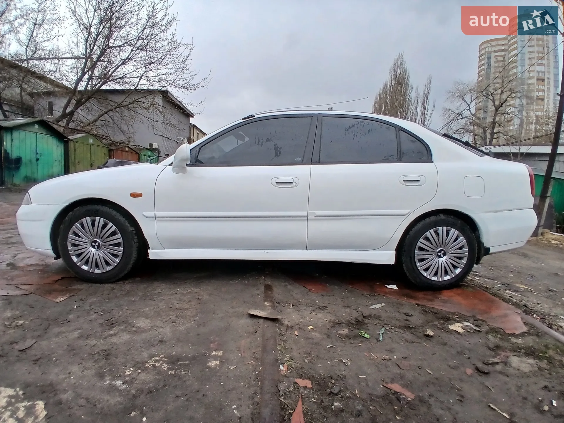 Mitsubishi Carisma, 1998