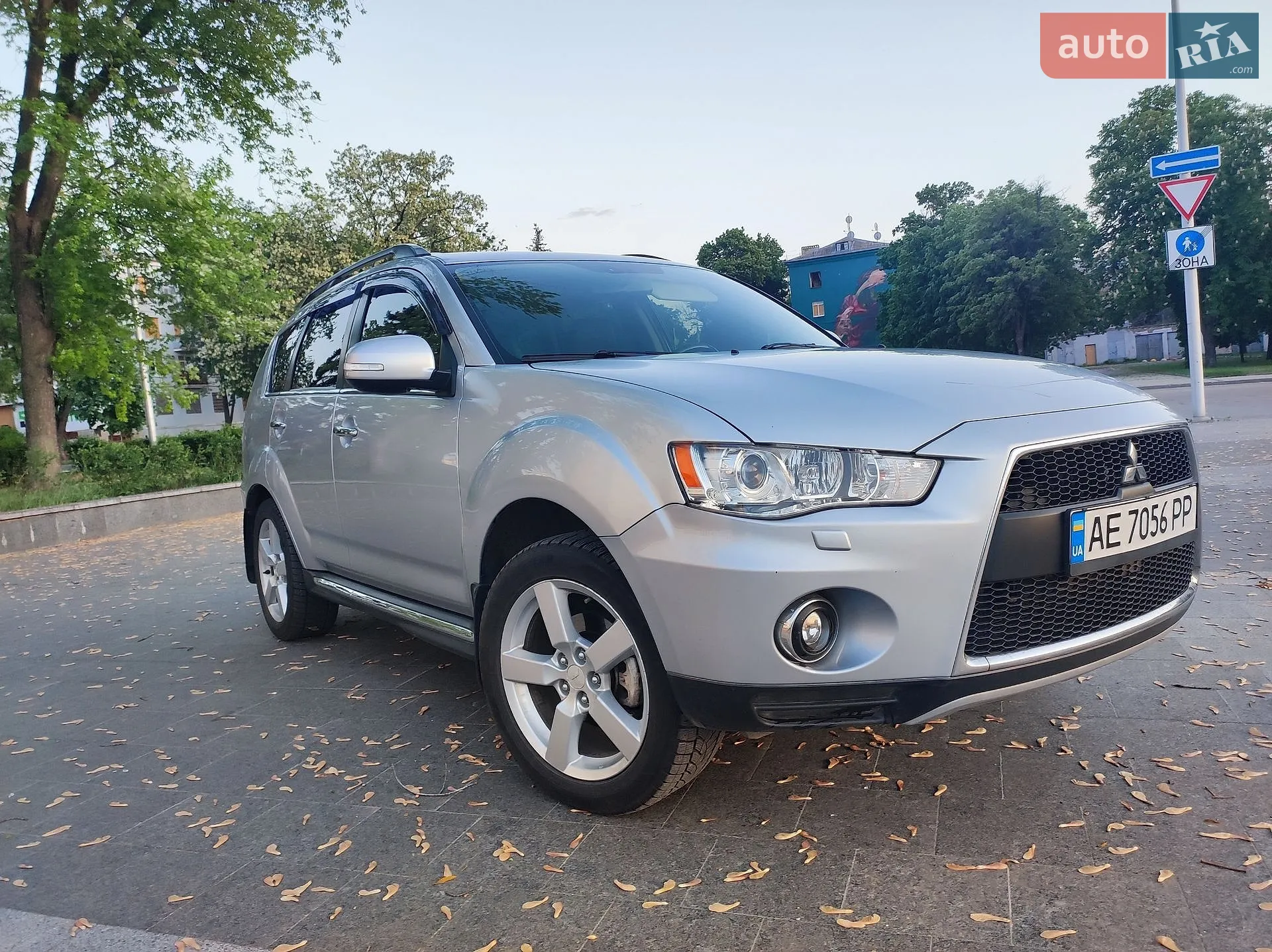 Mitsubishi Outlander XL, 2011