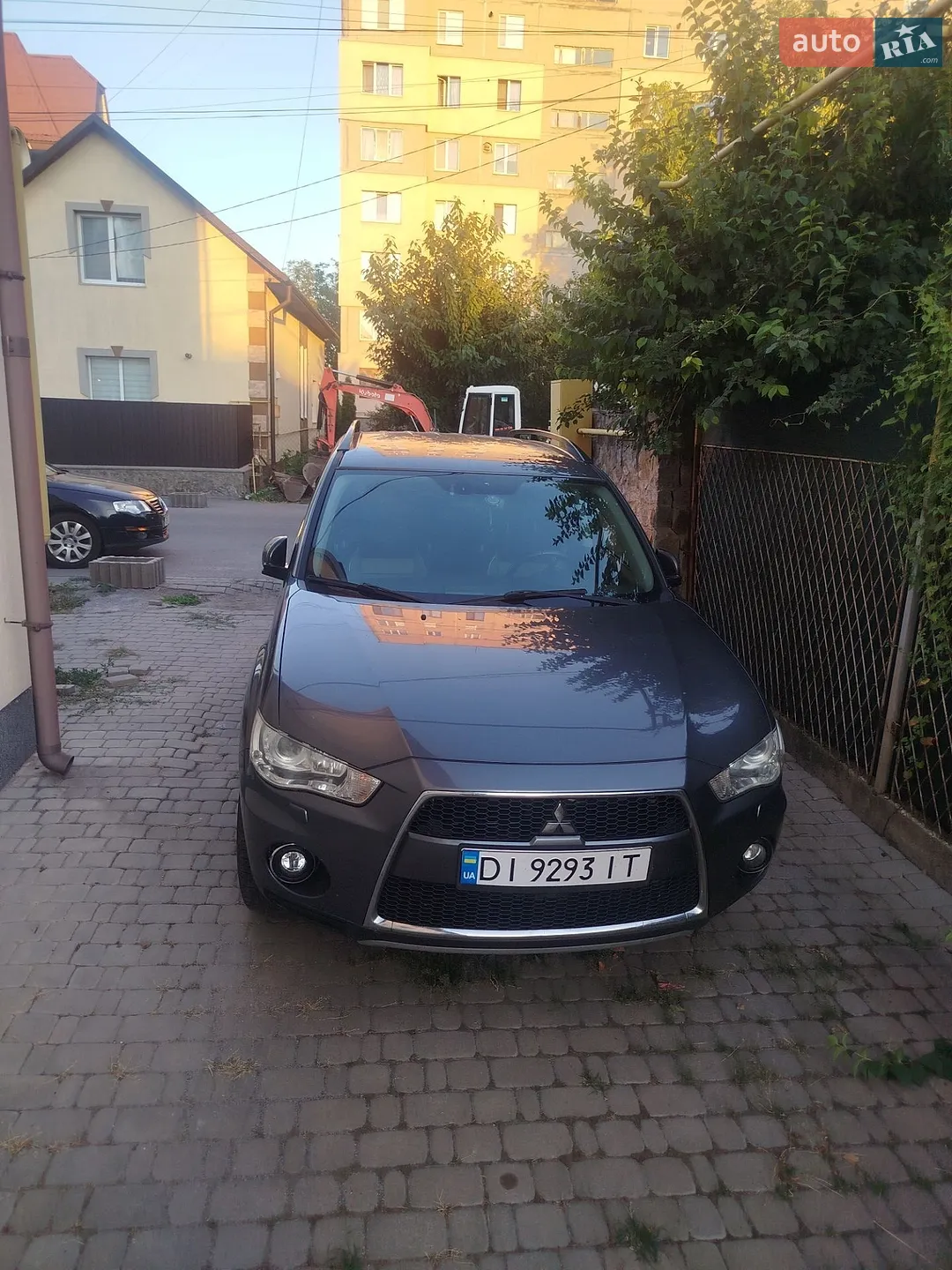 Mitsubishi Outlander XL, 2011