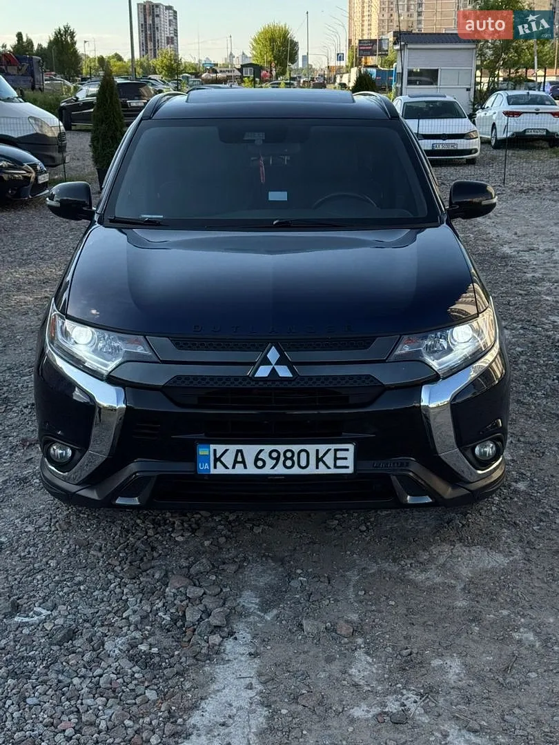 Mitsubishi Outlander, 2020