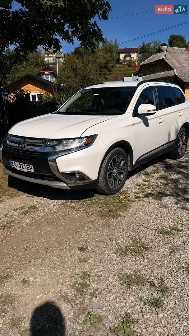 Mitsubishi Outlander, 2015