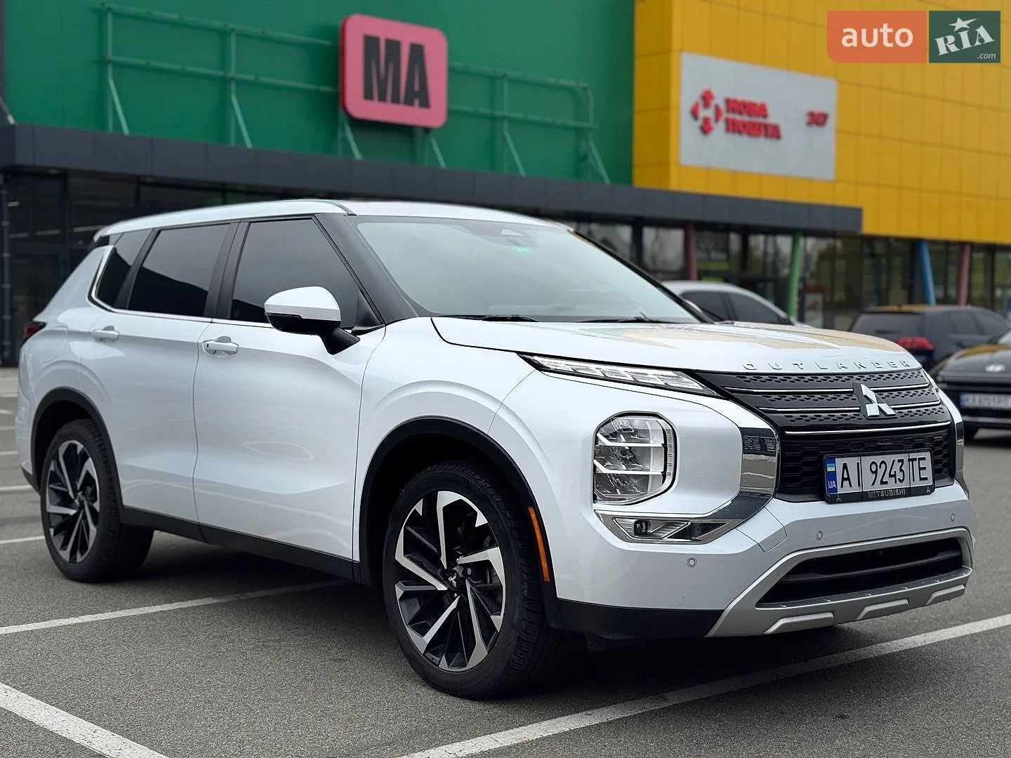 Mitsubishi Outlander, 2023