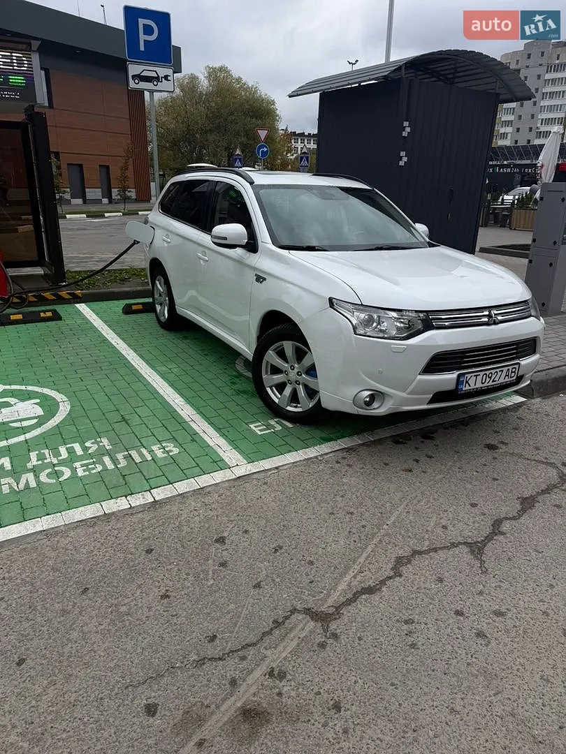 Mitsubishi Outlander, 2013