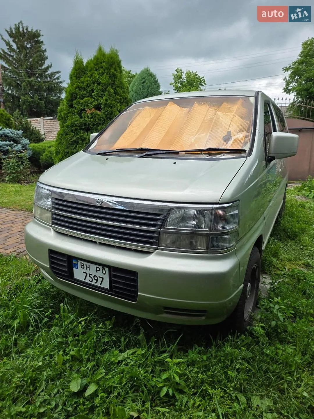Nissan Elgrand, 1997