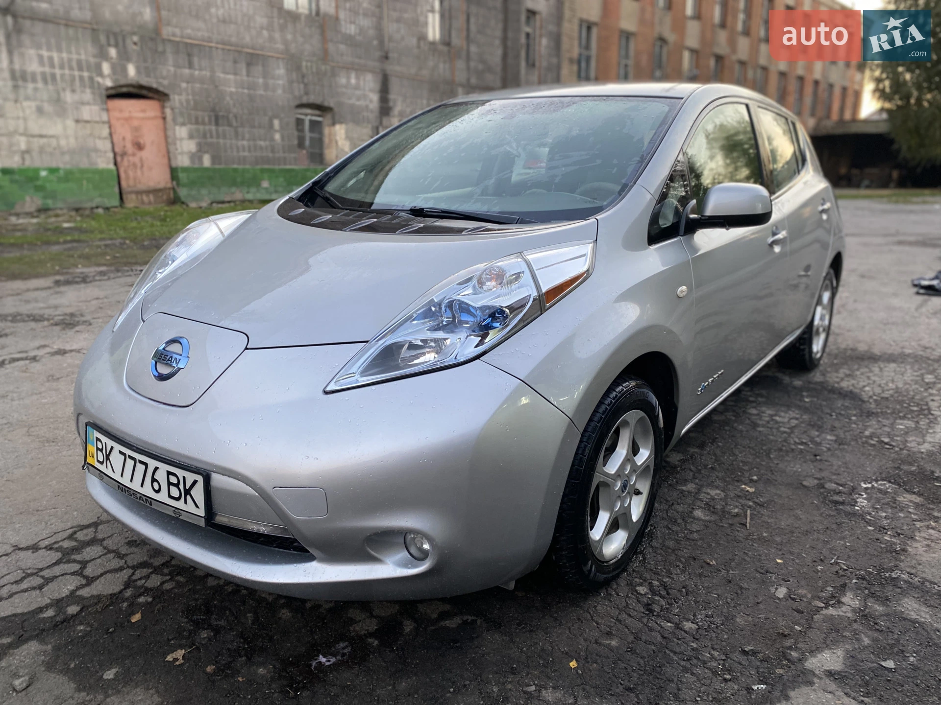 Nissan Leaf, 2011
