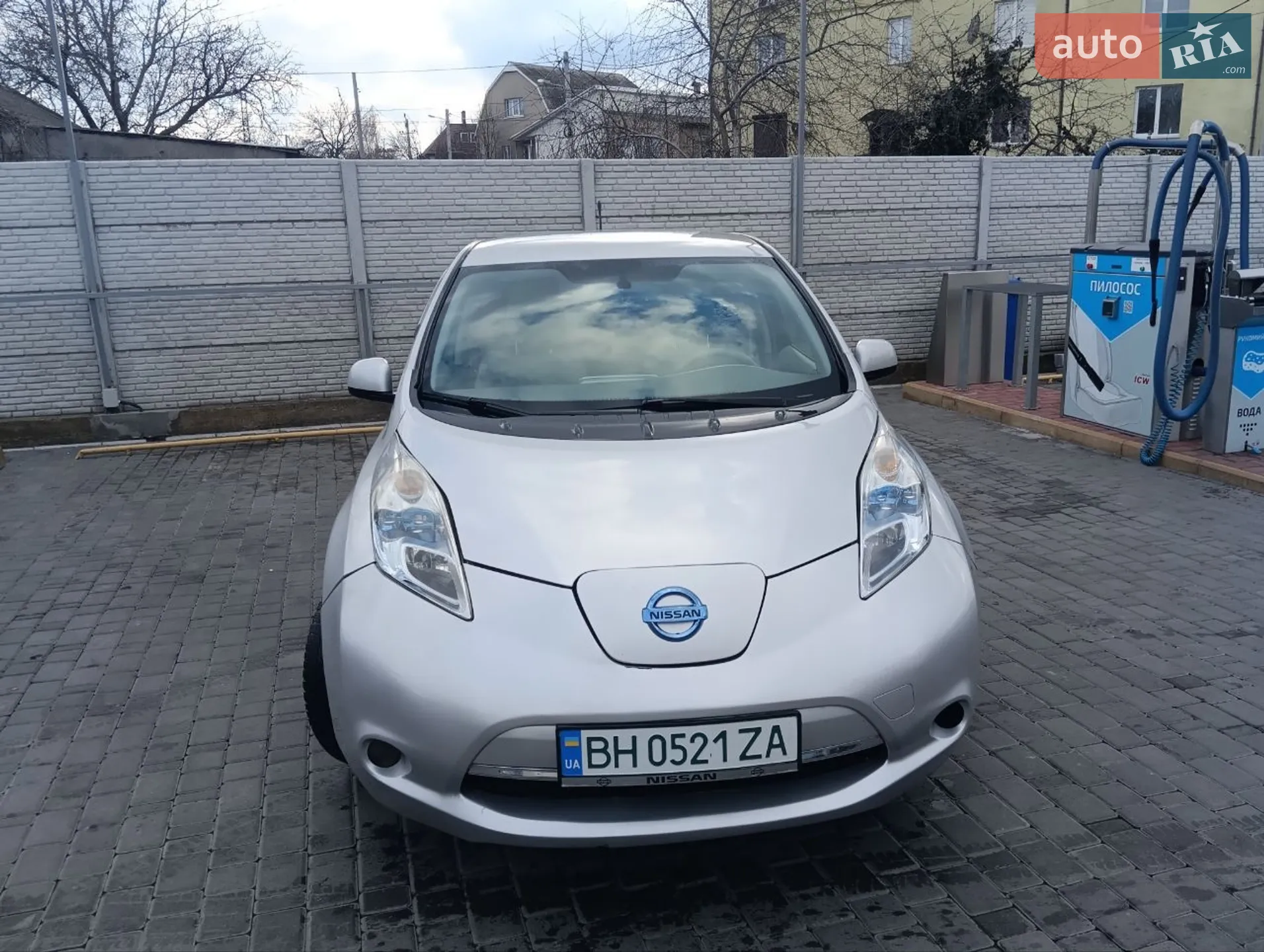 Nissan Leaf, 2011