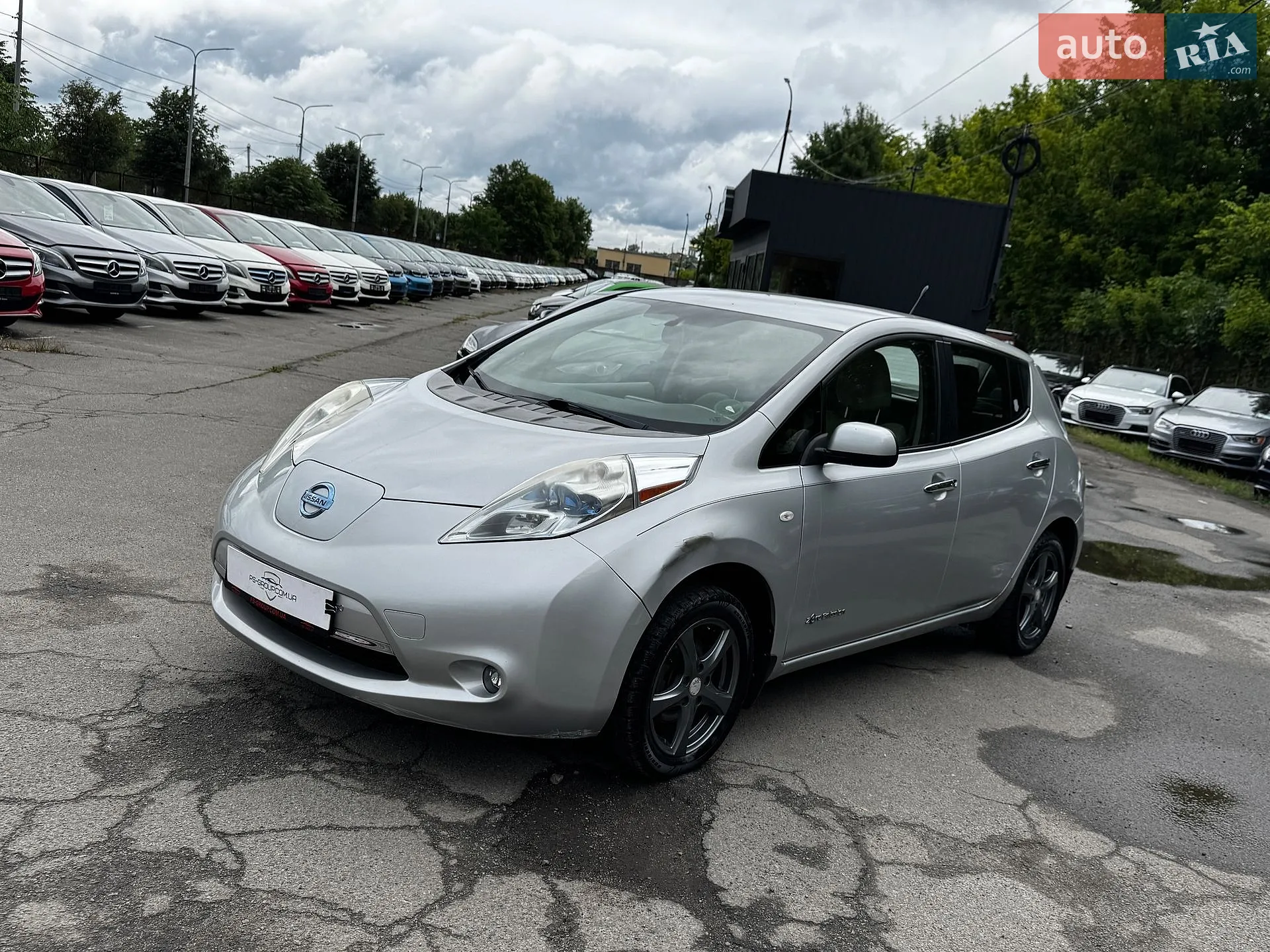 Nissan Leaf, 2011