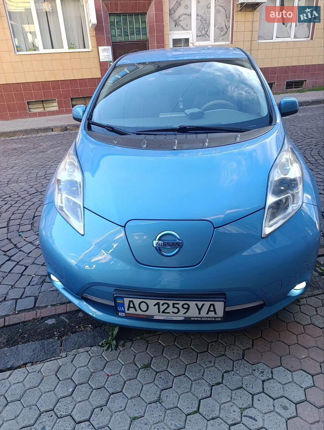 Nissan Leaf, 2011