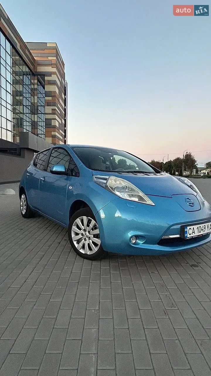 Nissan Leaf, 2011
