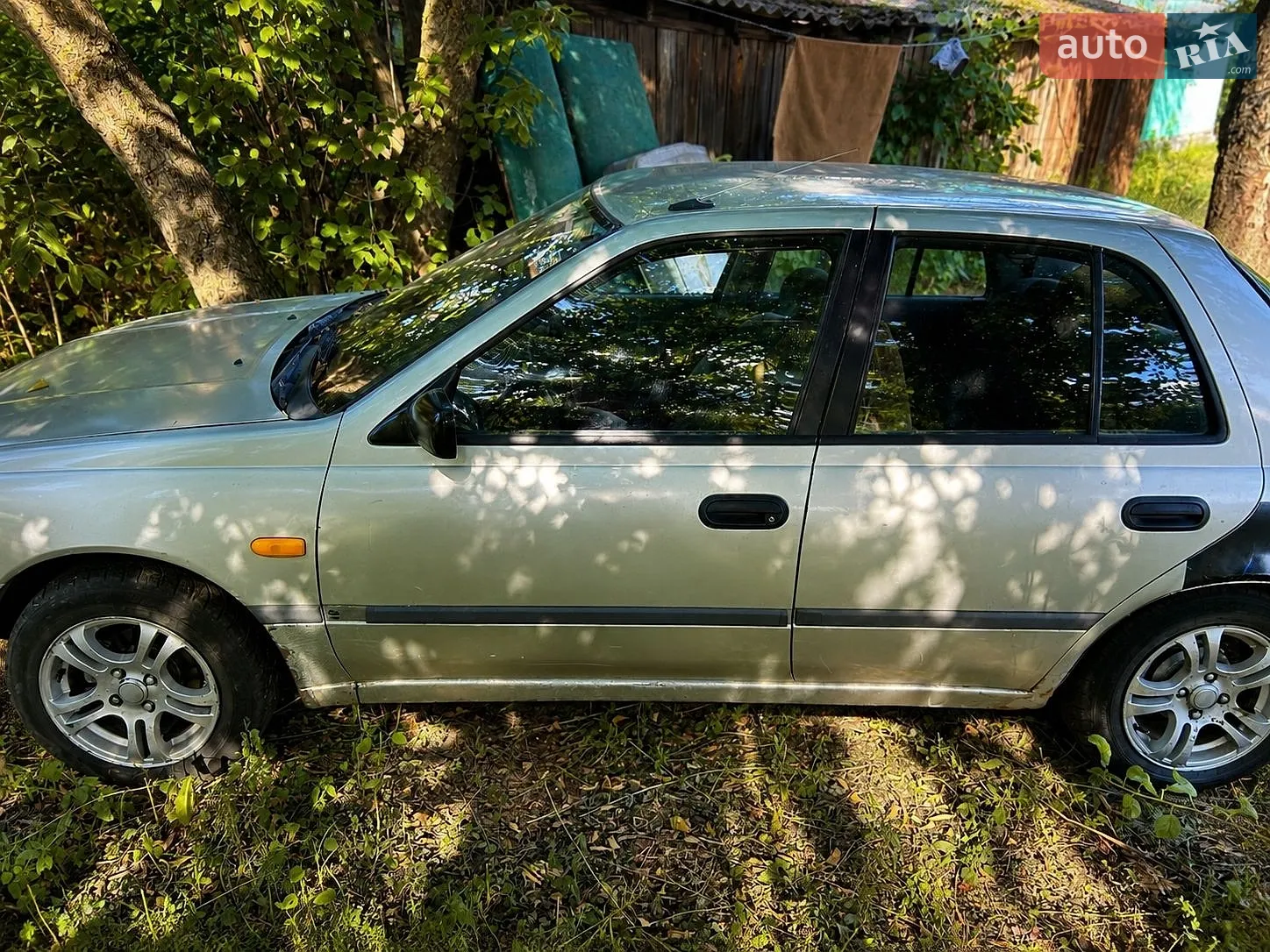 Nissan Sunny, 1990